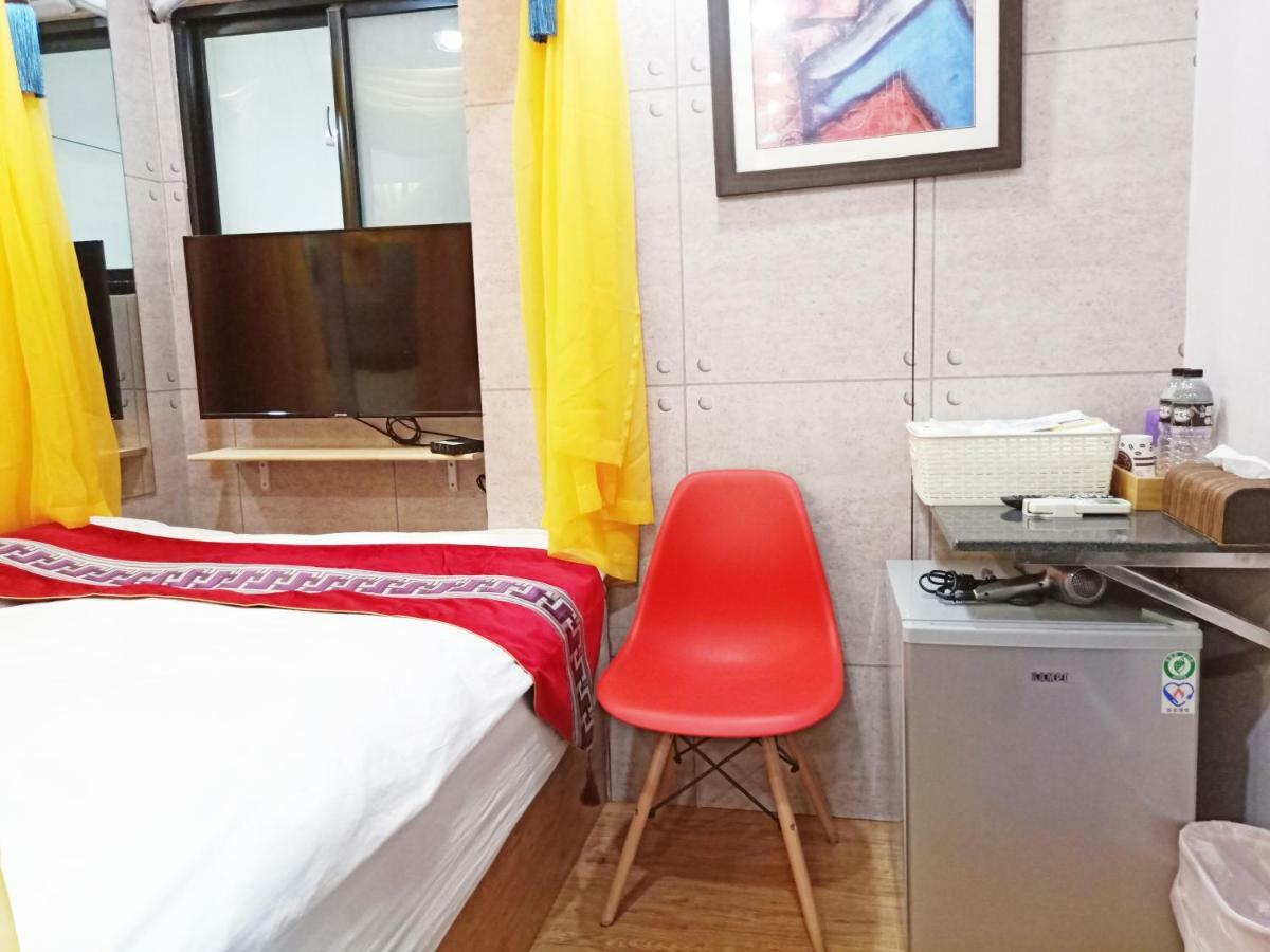 Woju Homestay Tainan Exterior photo